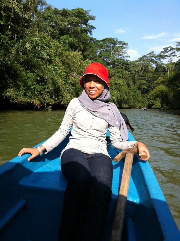 saya di atas perahu menyusuri sungai Cijulang, Ciamis, Jawa Barat