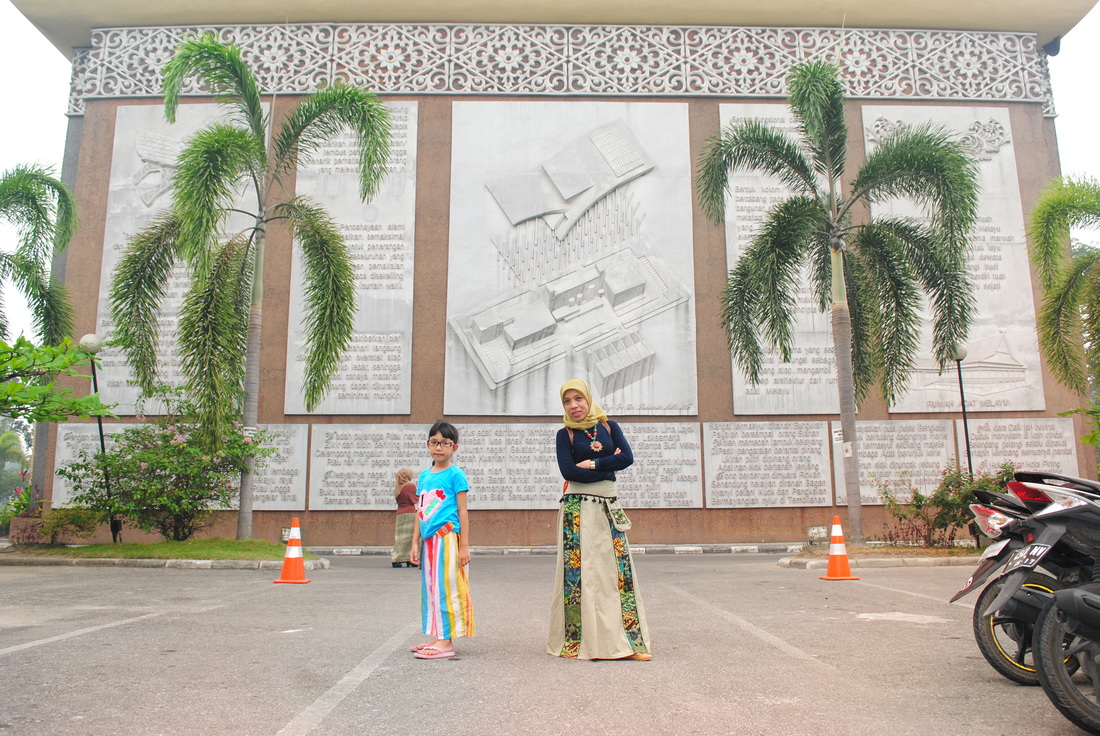 gedung Perpustakaan Soeman H.S., Pekanbaru, Riau