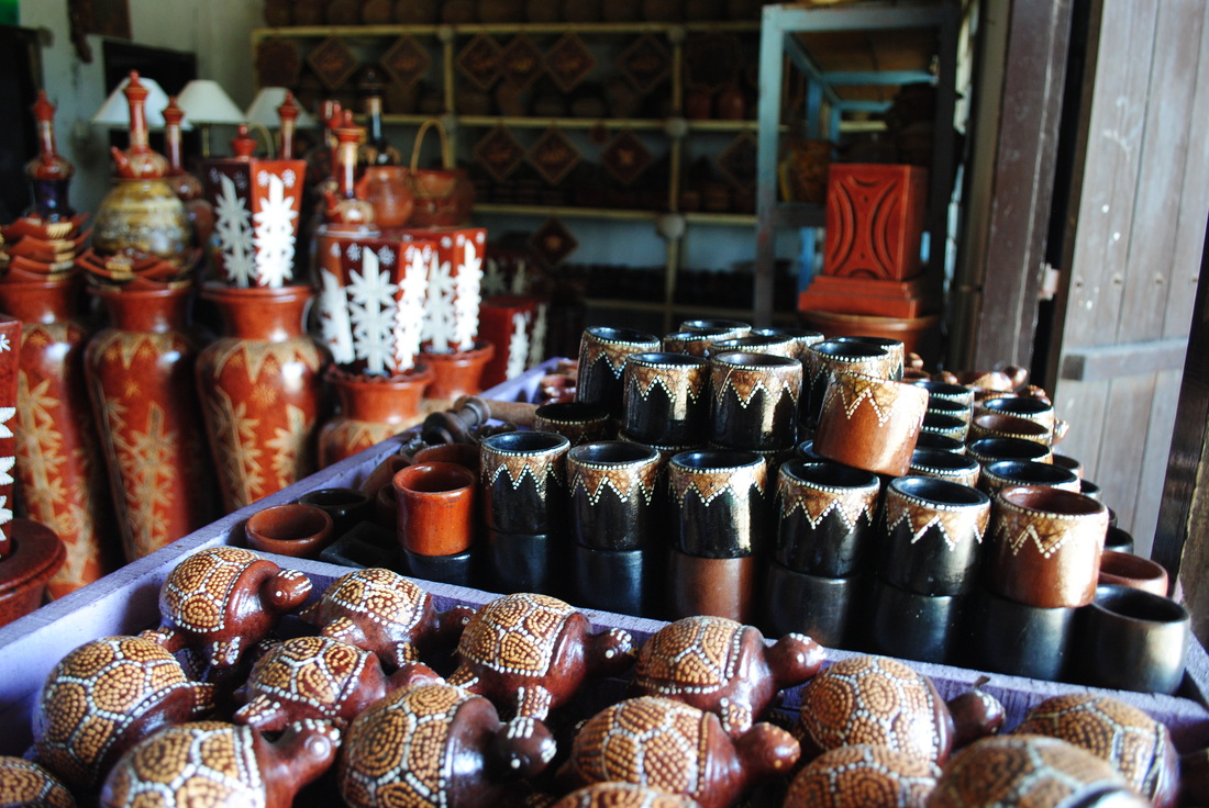 many kind of pottery for souvenir, Lombok, NTB
