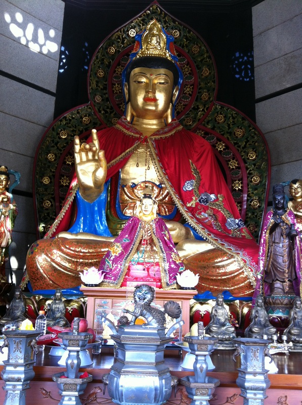 Patung Budha yang ada di dalam Pagoda Avalokitesvara, Semarang, Jawa Tengah