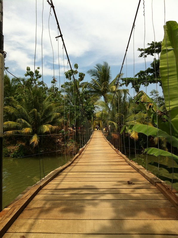 jembatan gantung di Sawarna, Banten