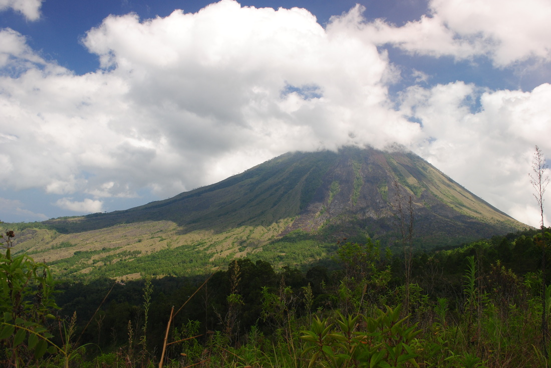 Gunung Inerie di Bajawa, Flores, NTT